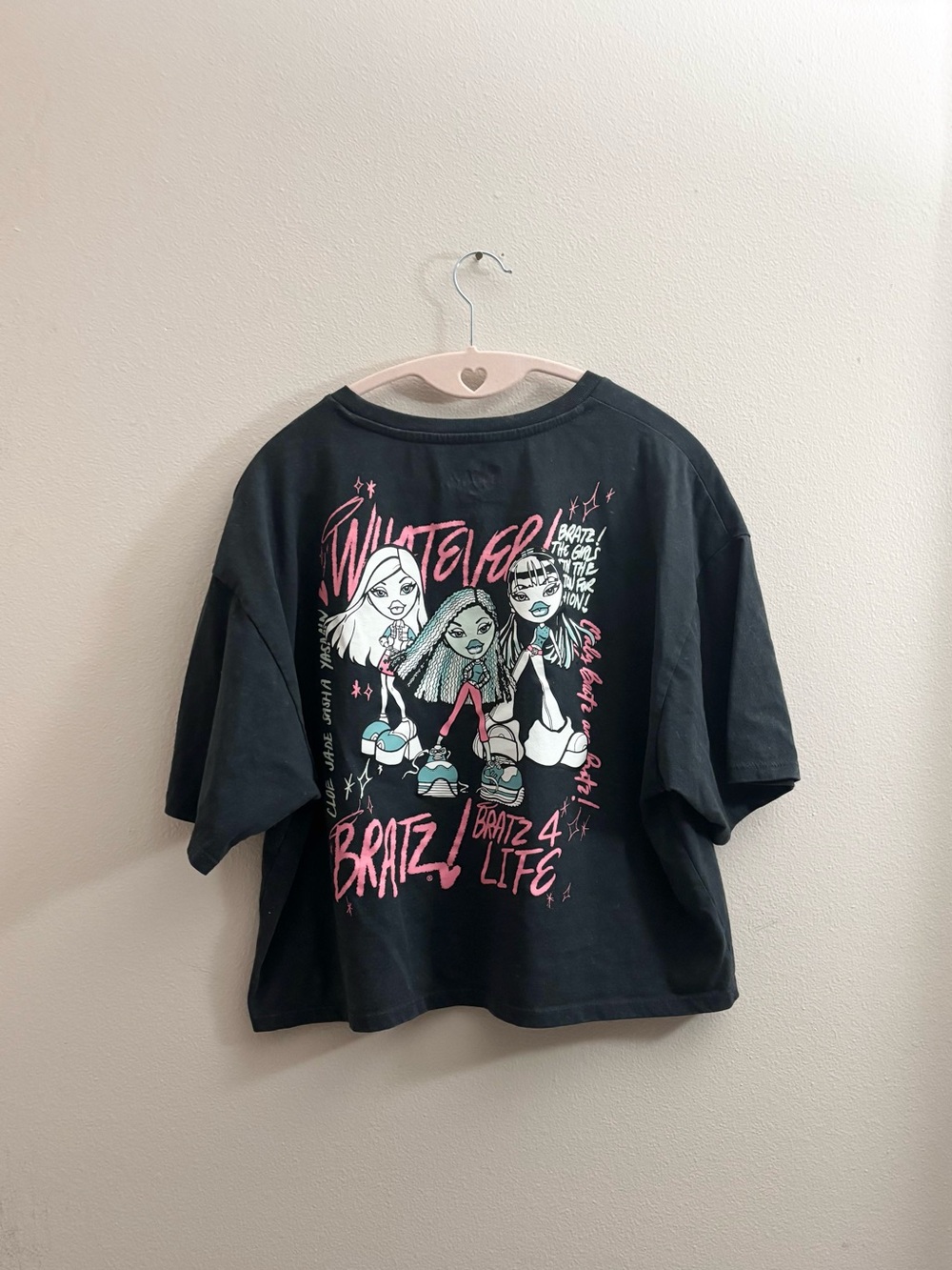 5/$15 🩷 MUST BUNDLE Bratz Black Graphic Crop Tee - Picture 4 of 4